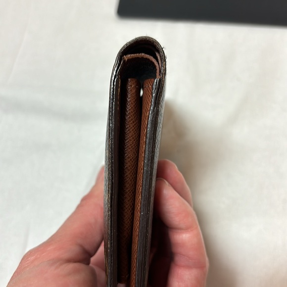 Louis Vuitton Monogrammed bi-fold wallet - Picture 9 of 13